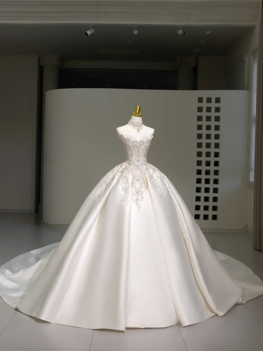 Romantic Wedding Gown Bridal Dress Ball Gown Strapless Wedding Dress White Lace Appliques Wedding Dresses Modest Wedding Gowns DH2040 - Deanwangkt