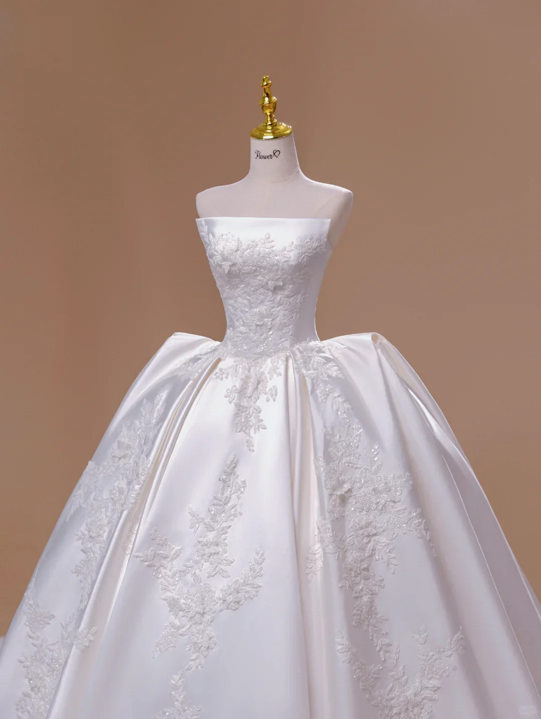 Fairy Tale Wedding Dress Princesses Ball Gowns Strapless Sleeveless White Satin Lace Wedding Dresses Bridal Gowns DH2804 - Deanwangkt