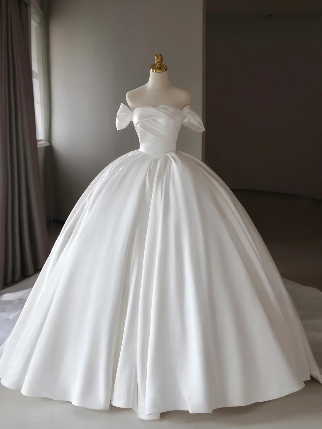 Princess Bridal Dress Ball Gown Off The Shoulder Satin Wedding Dress With White Short Sleeves Wedding Dresses Modest Wedding Gowns DH1289 - Deanwangkt