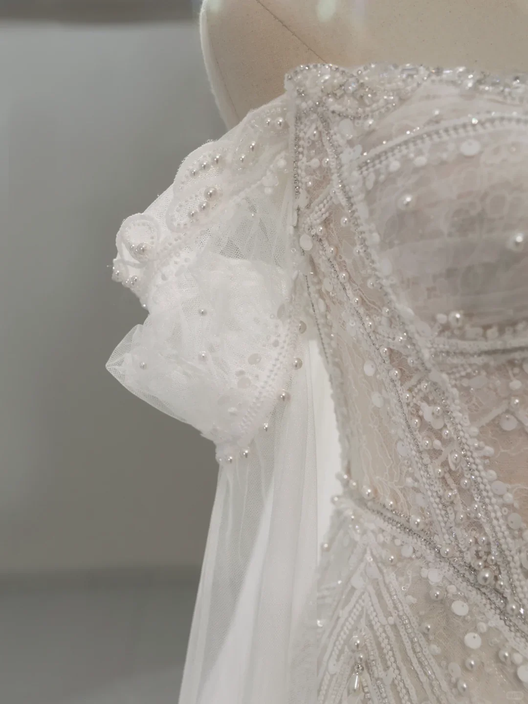 Unique Wedding Dress A Line Off The Shoulder Sequin Short Sleeves Wedding Dresses Bridal Gowns DH2063 - Deanwangkt