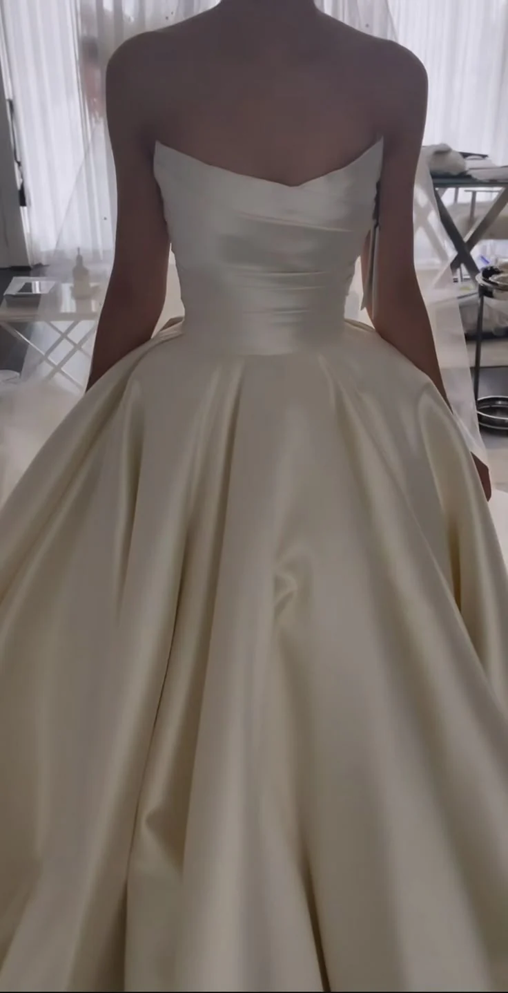 Princess Bridal Dress Ball Gown Strapless Sleeveless Satin White Wedding Dresses Pretty Bridal Gowns DH935 - Deanwangkt