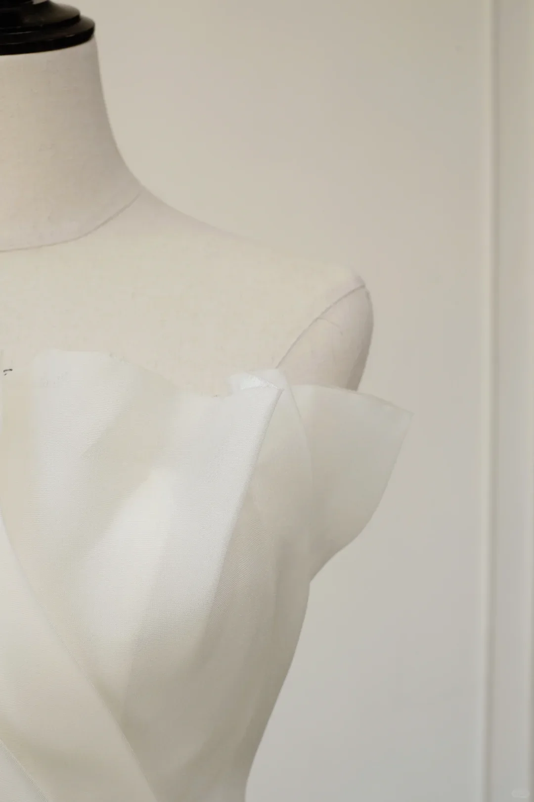 Timeless Bridal Gown Ball Gown Strapless Organza Sleeveless Long White Wedding Dresses Elegant Bridal Gowns DH892 - Deanwangkt