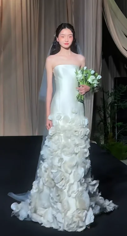 Elegant Strapless Sheath Long Luxury Wedding Dresses Satin Applique Bridal Dresses DP2976 - Deanwangkt