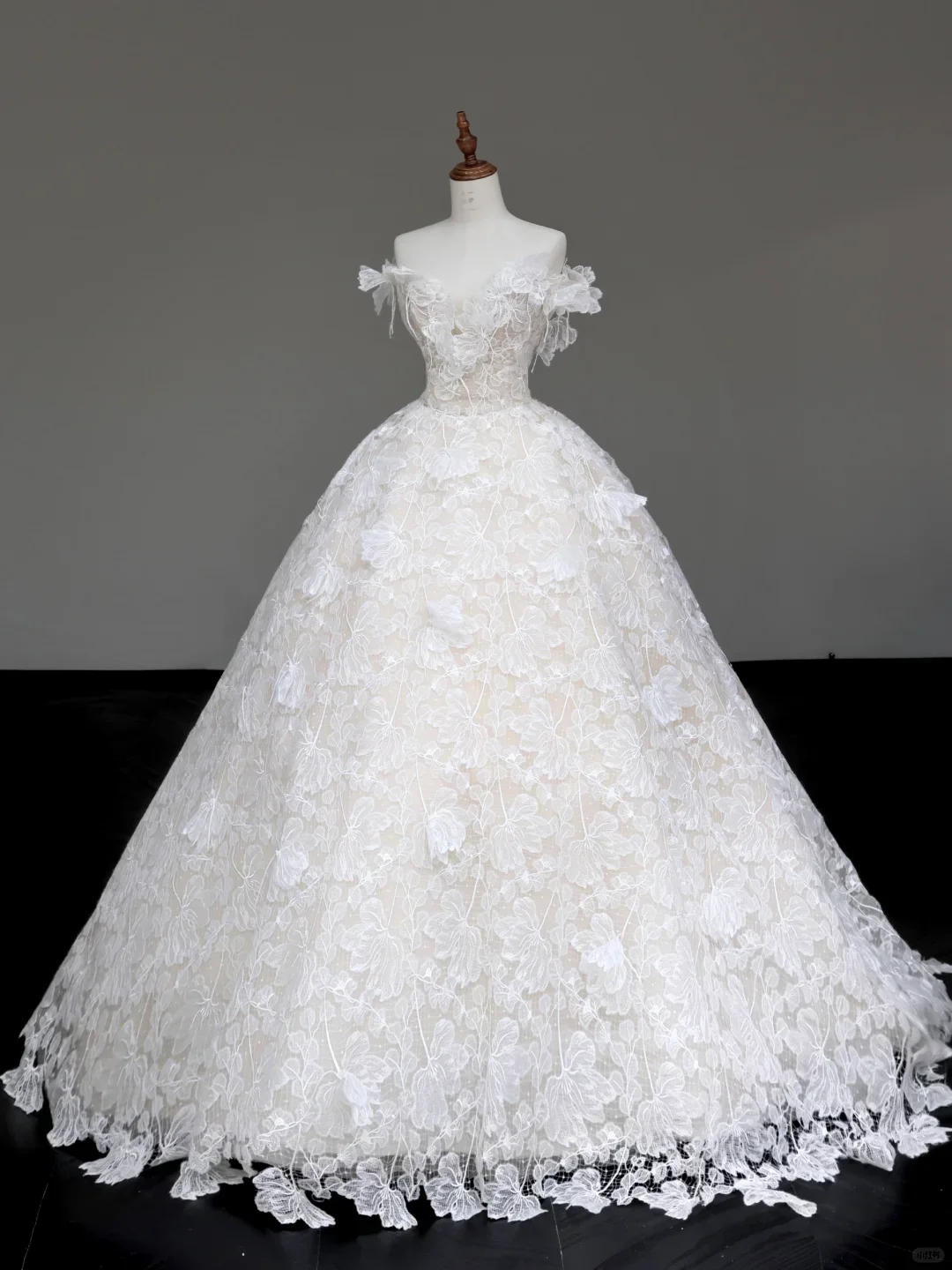 Unique Bridal Gown Ball Gown Strapless Lace White Satin Wedding Dresses Bridal Gowns DP677 - Deanwangkt