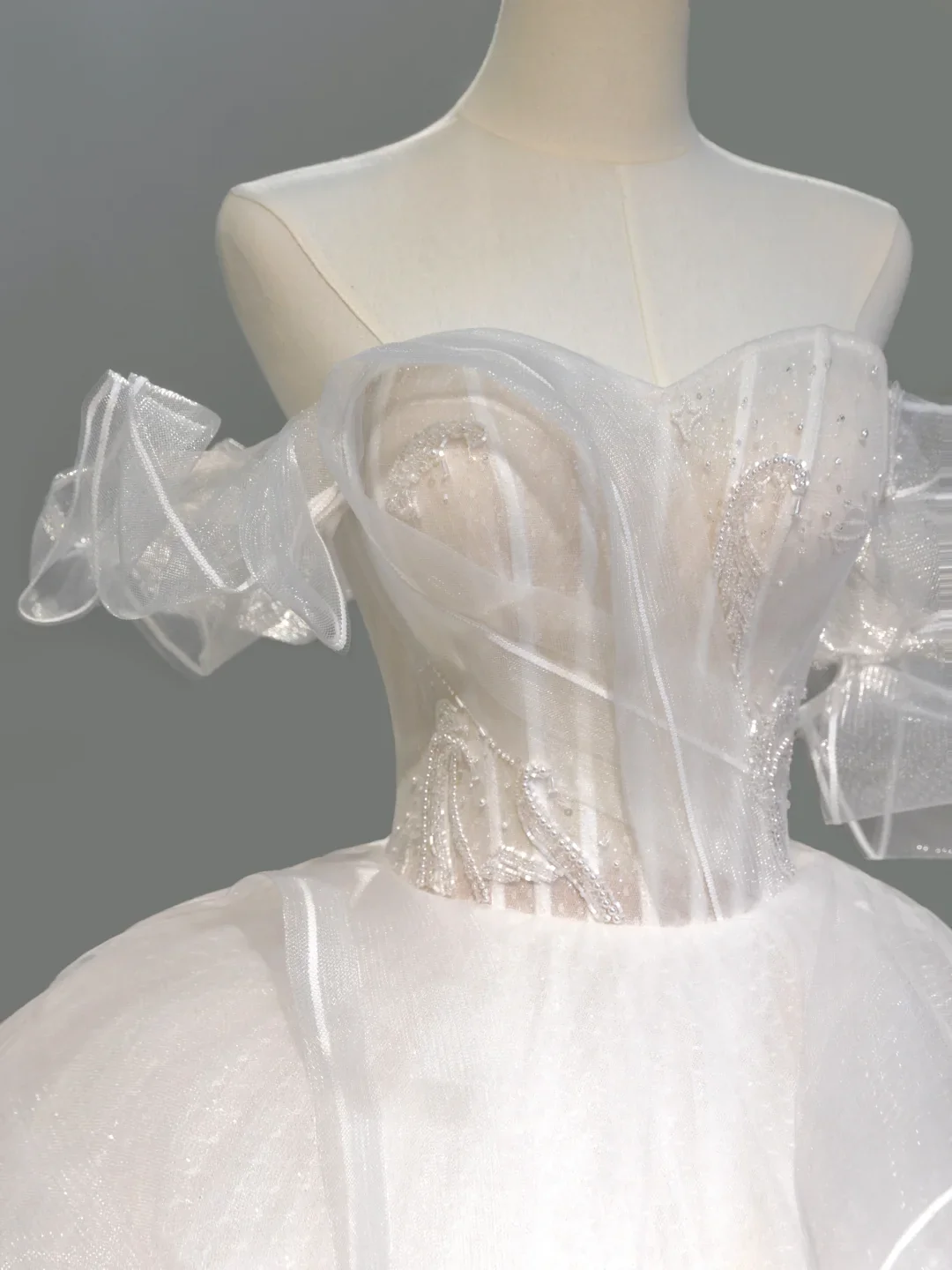 Princess Bridal Dress Ball Gown Off The Shoulder White Tulle Long Wedding Dress Simple Wedding Dresses Modest Wedding Gowns DH2044 - Deanwangkt