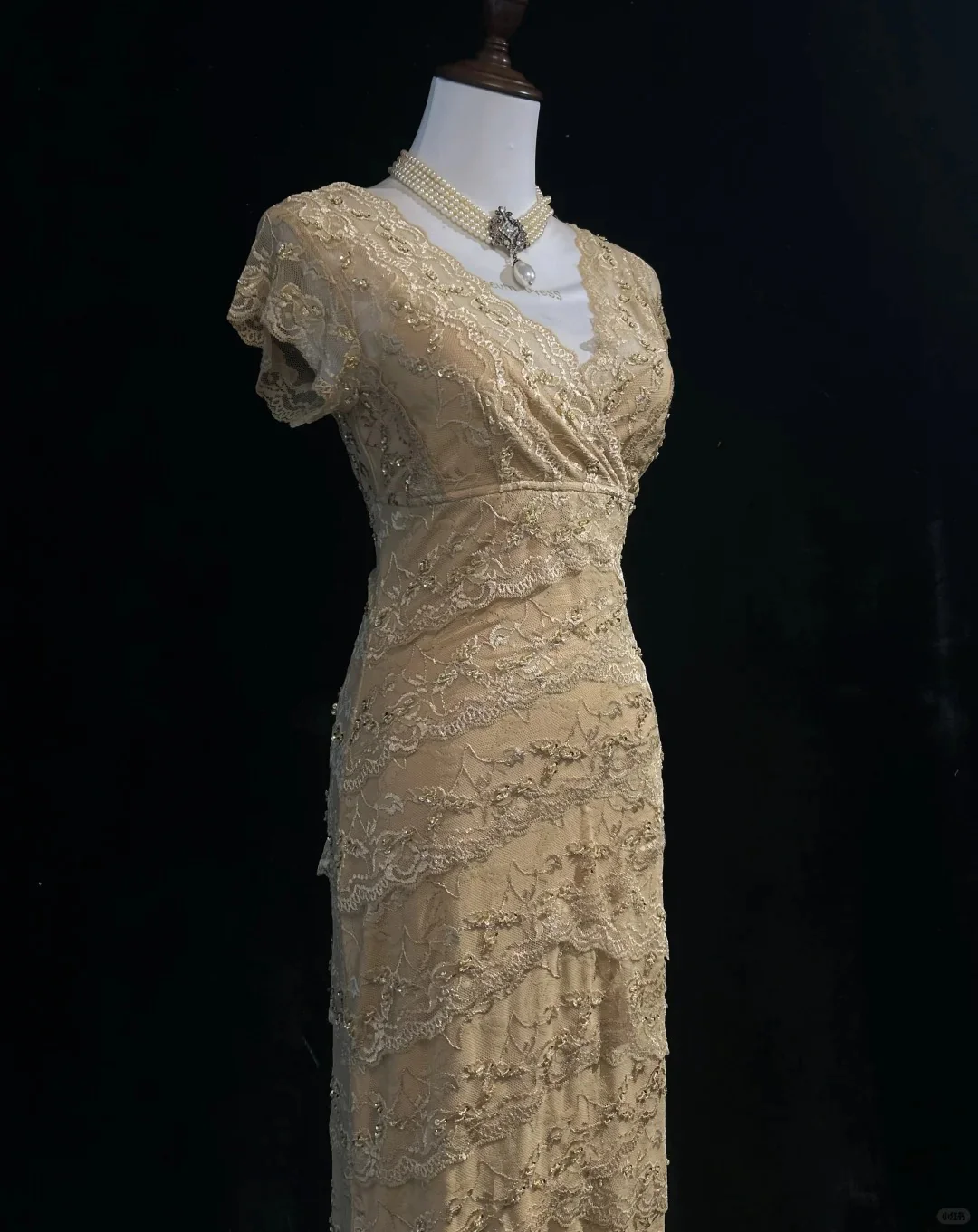 Glamour Gold Sheath V-neck Mother of the Bride Dress Lace Beaded Long Evening Gown DP2877 - Deanwangkt