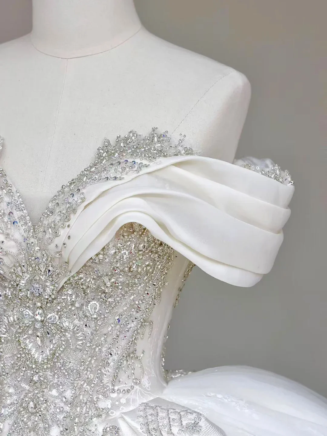 Classy Elegant Ball Gown Off The Shoulder Sequin White Short Sleeves Wedding Dress Brides Dress DP681 - Deanwangkt