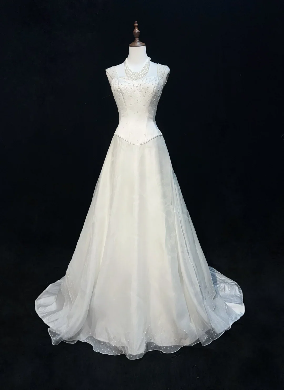 Princess Bridal Dress A Line Sweetheart Neck Satin White Beads Long Wedding Dress Retro Wedding Dresses Modest Wedding Gowns DH2664 - Deanwangkt