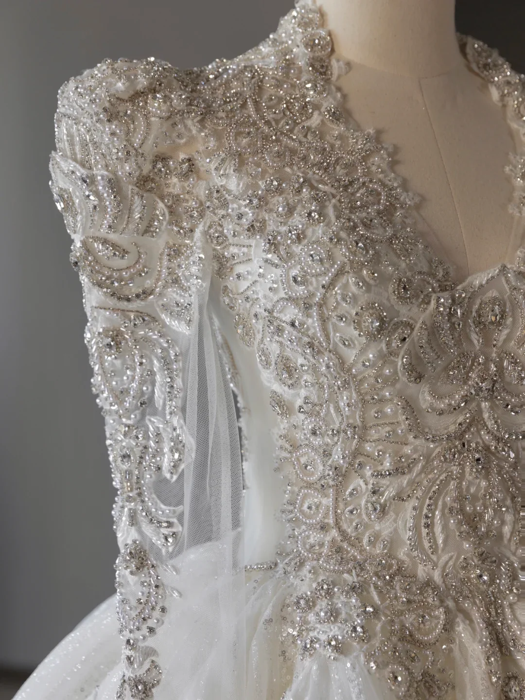 Luxury Ball Gown V Neck Long Sleeves Lace Wedding Dress With Silver Beads Wedding Dresses Modest Wedding Gowns Brides Dress DH1301 - Deanwangkt