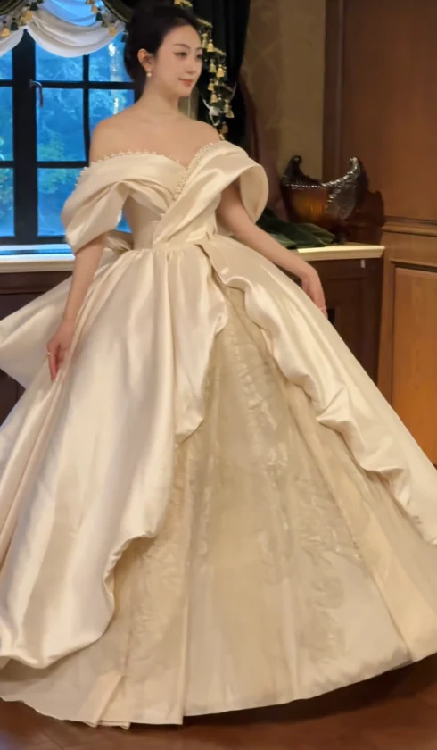 Simple Off-the-shoulder Ball Gown Satin Wedding Dresses Champagne Bridal Gowns Open-back Bridal Dresses DP3359 - Deanwangkt