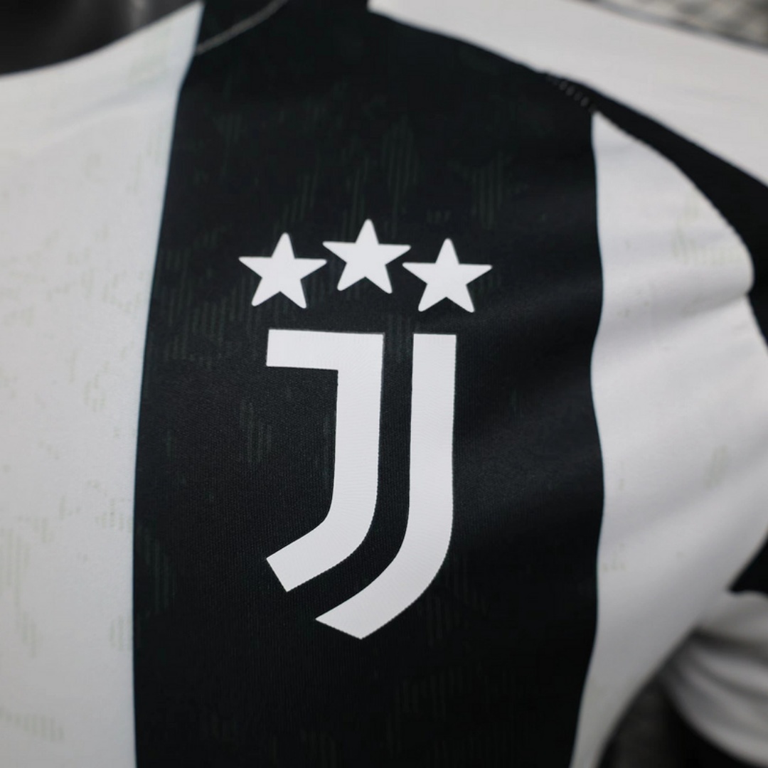 Player Version Juventus Home Jersey 2024/25