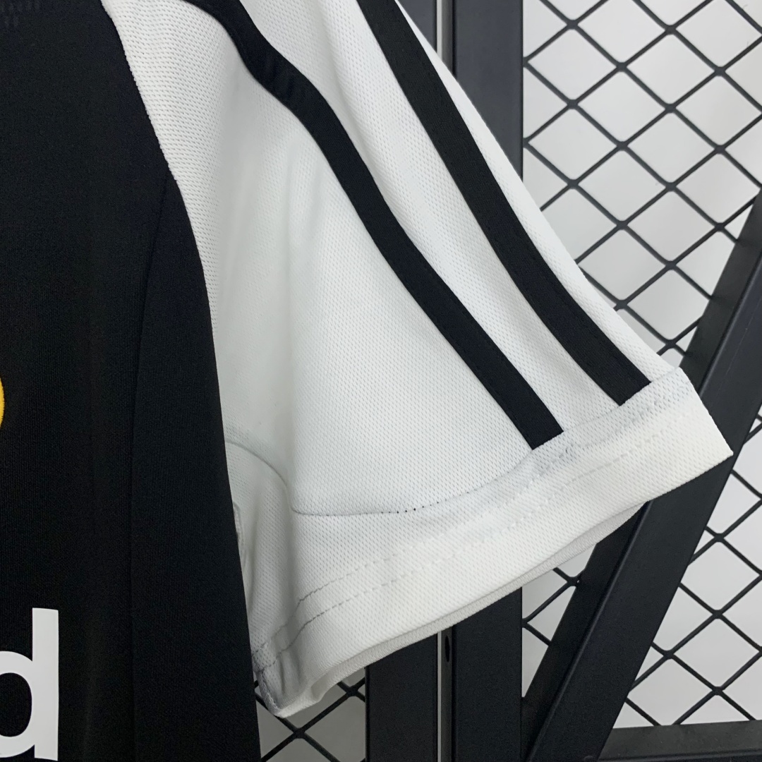 Retro Real Madrid Away Jersey 2001/02