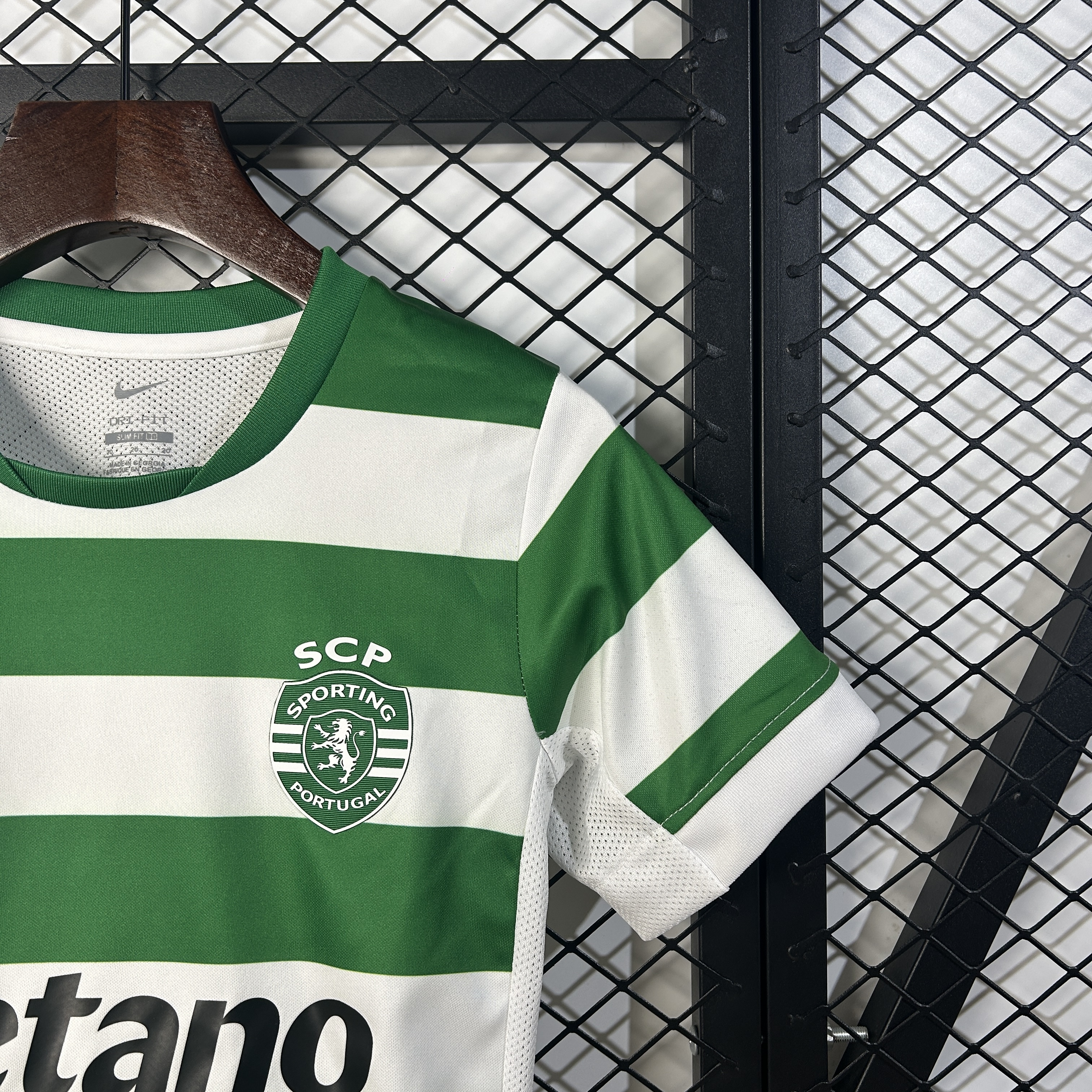 Kid's Sporting CP Home Kit 2025/26