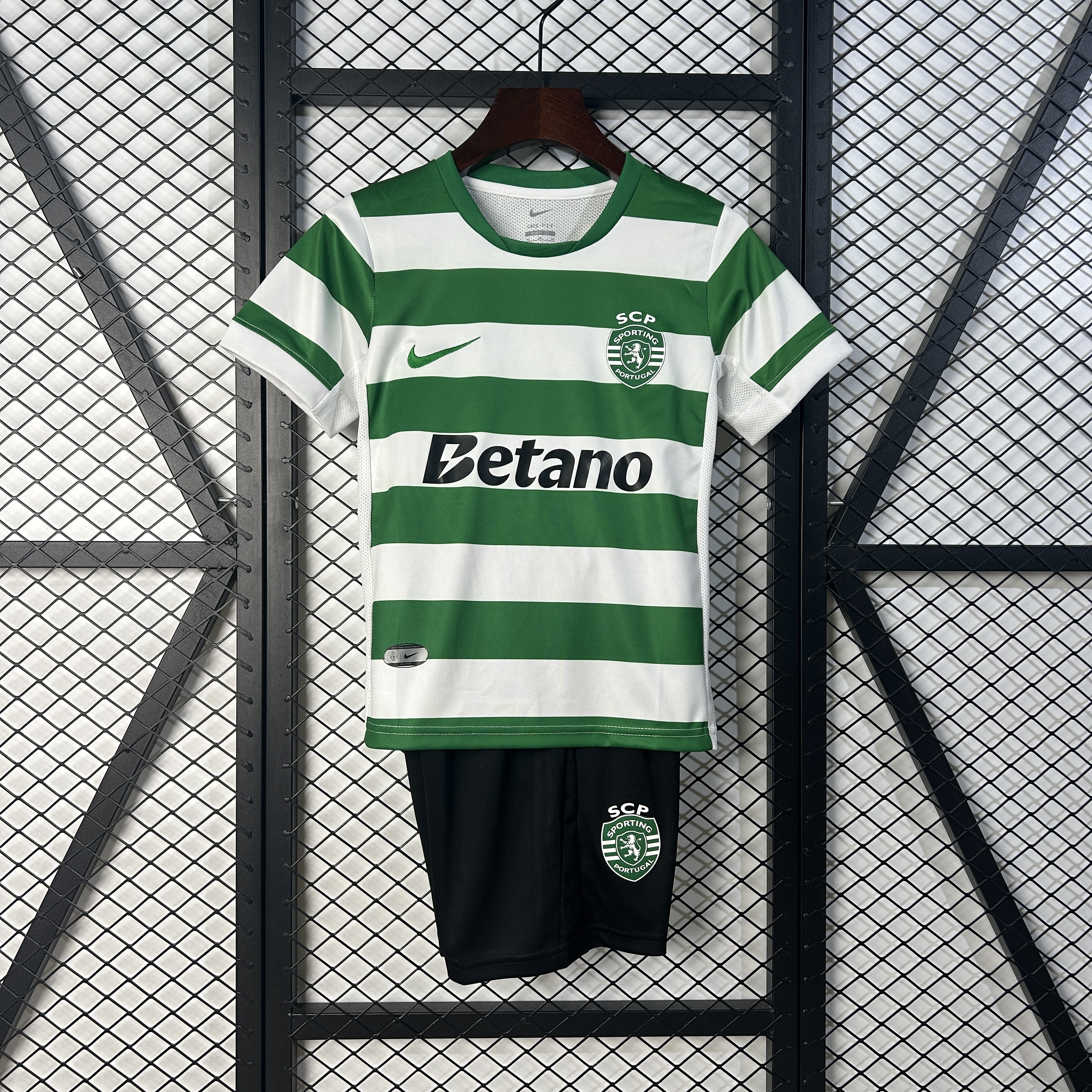 Kid's Sporting CP Home Kit 2025/26