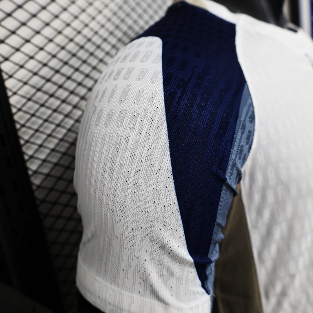 Player Version Tottenham Hotspur Home Jersey 2025/26