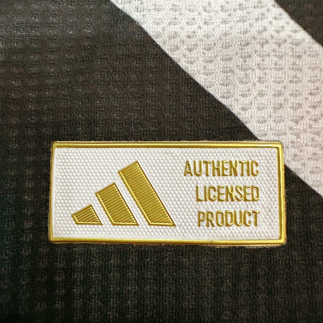 Player Version Manchester United Pre-Match Jersey 2024/25